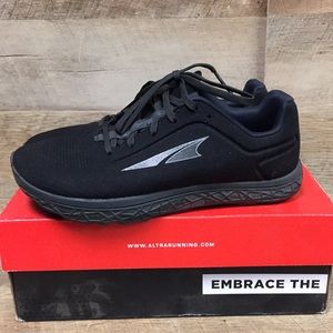 EUC Women's Altra Escalante 2 All Black Road Running Shoe